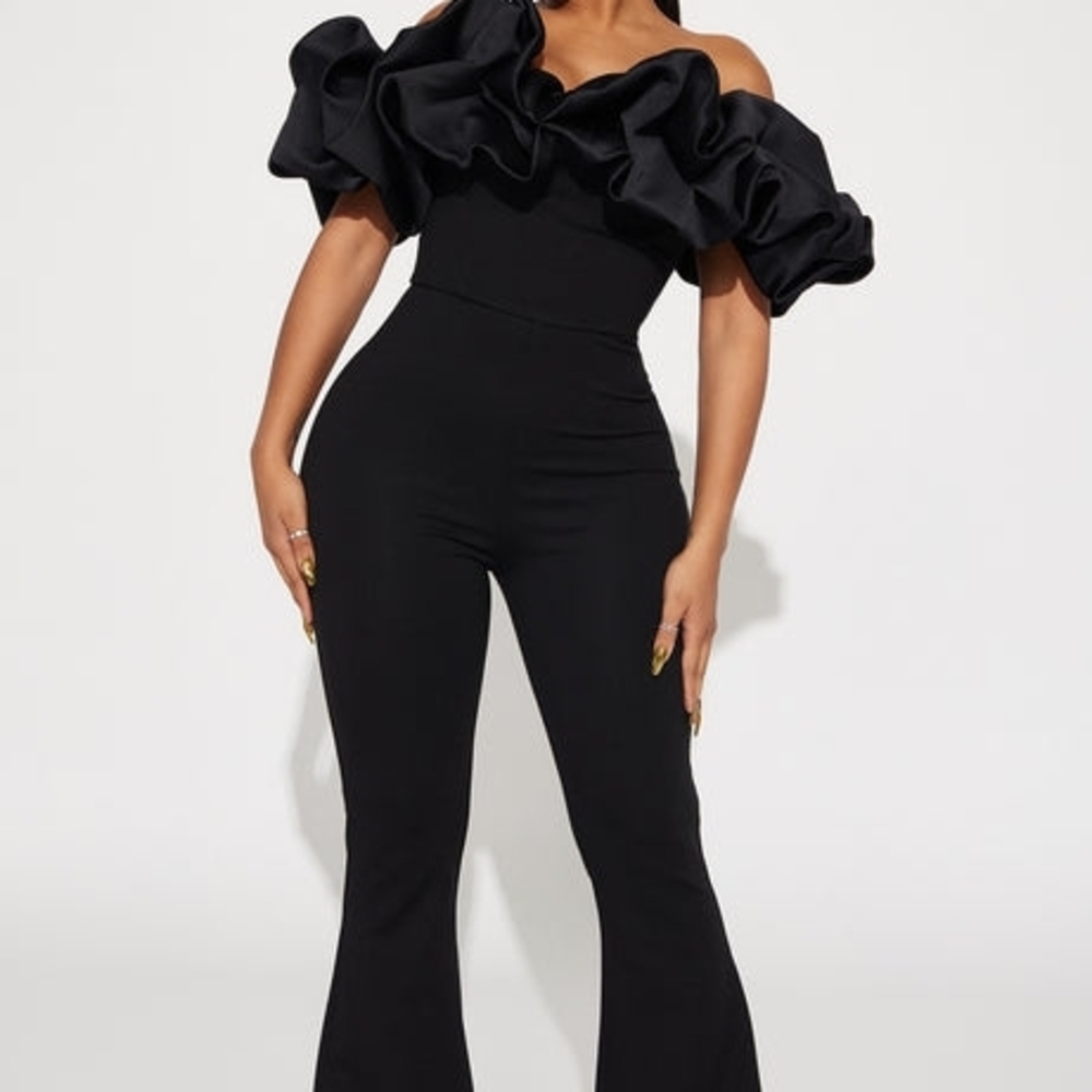 Black Off-Shoulder Ruffle Jumpsuit - Picture 3 of 4